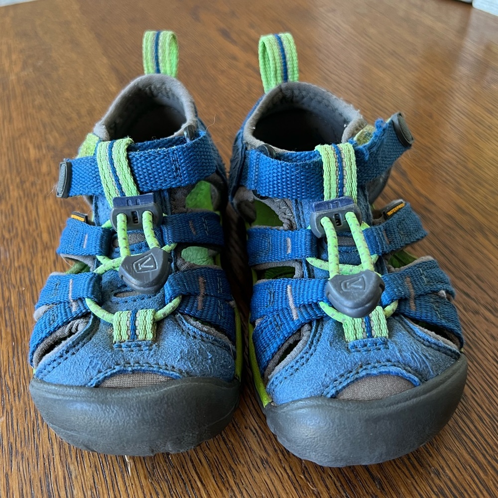 Keen water shoes size 7